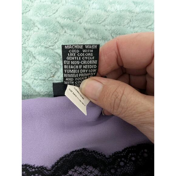 Torrid Size 1X Lavender Black Lace Blouse Sleeveless Pullover top - Picture 8 of 8